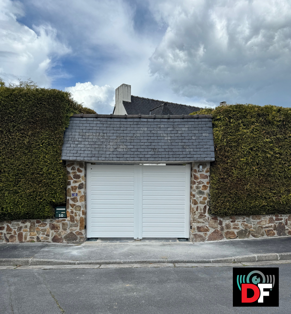 Portail battant près de Saint-Pol-de-Léon